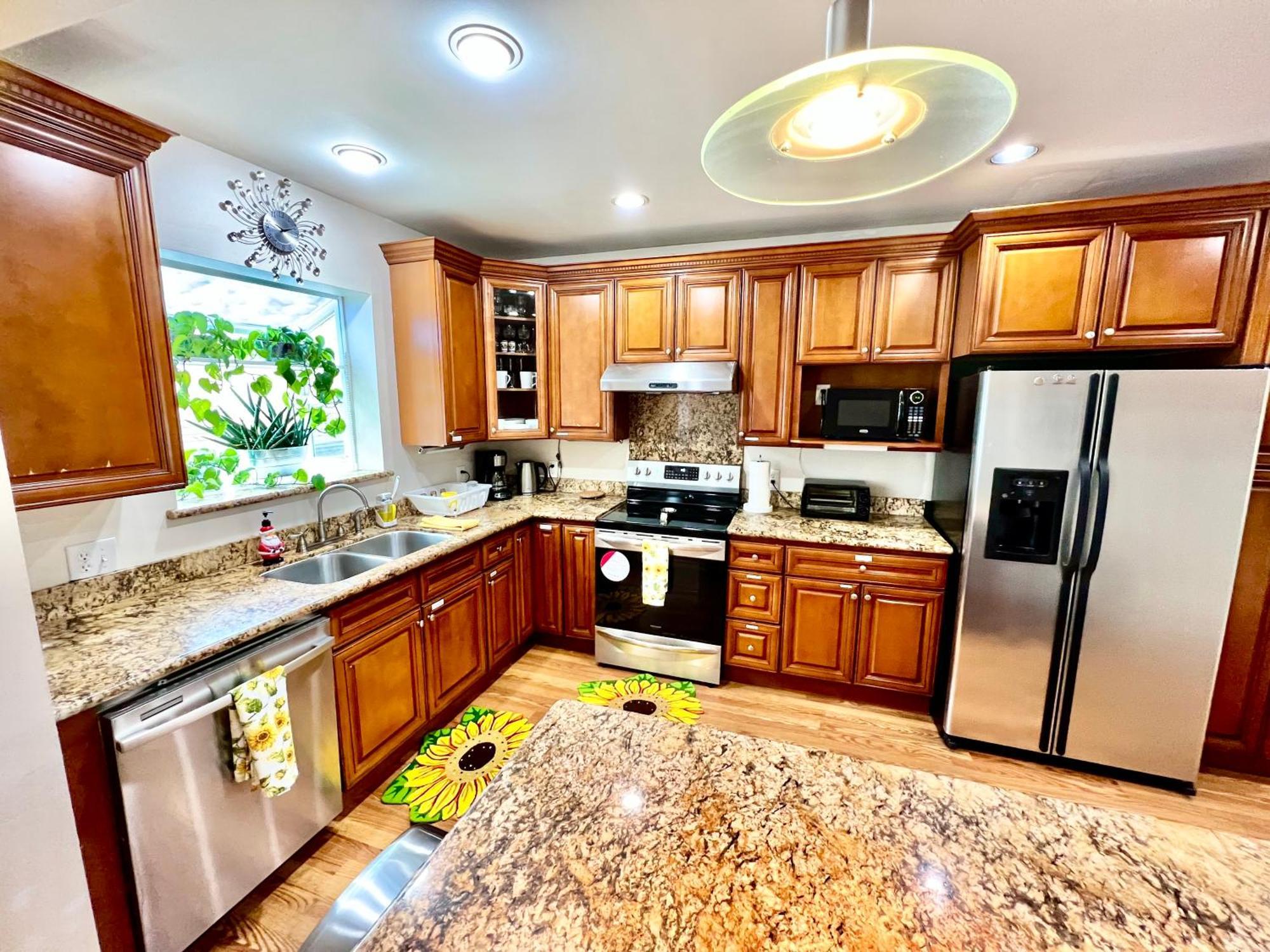 Seattle Home With 2 Bedrooms A King Bed Queen Bed And An Extra Sofa Bed Located 10 Minutes From Seatac Airport And 20 Minutes From Downtown Exterior photo