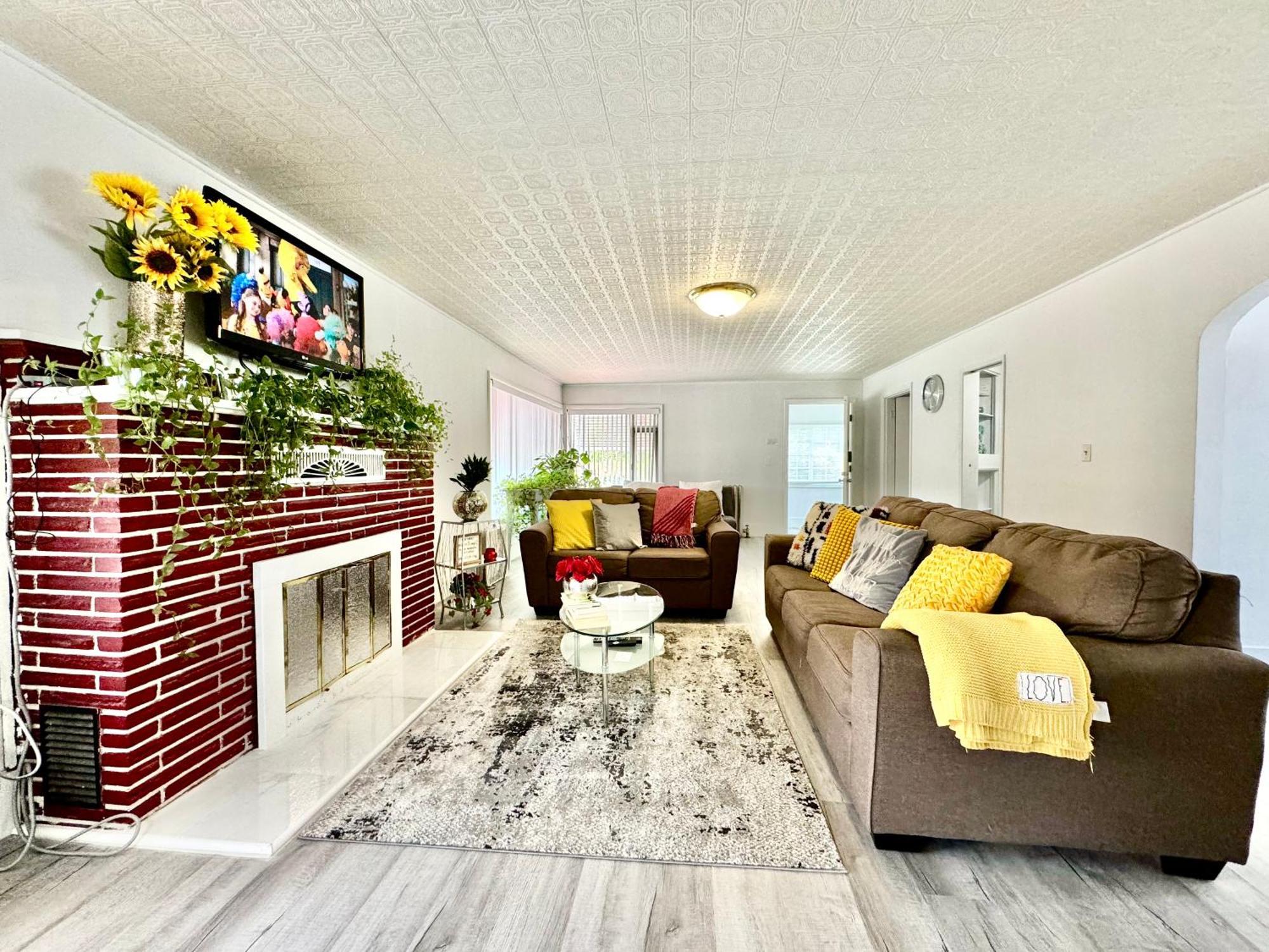 Seattle Home With 2 Bedrooms A King Bed Queen Bed And An Extra Sofa Bed Located 10 Minutes From Seatac Airport And 20 Minutes From Downtown Exterior photo
