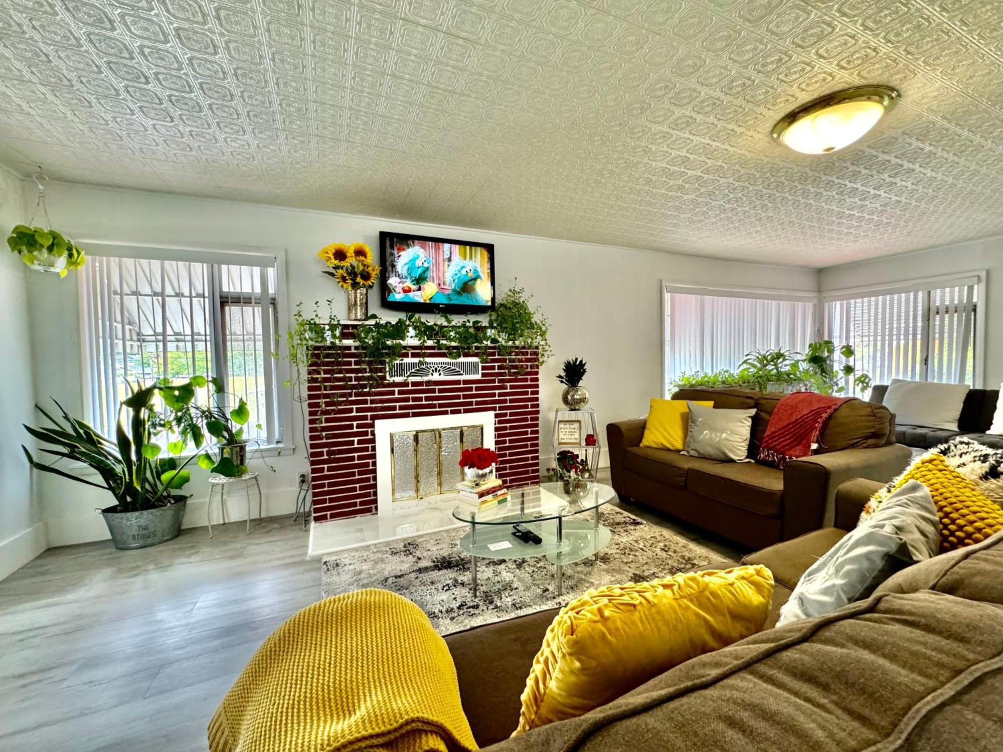 Seattle Home With 2 Bedrooms A King Bed Queen Bed And An Extra Sofa Bed Located 10 Minutes From Seatac Airport And 20 Minutes From Downtown Exterior photo