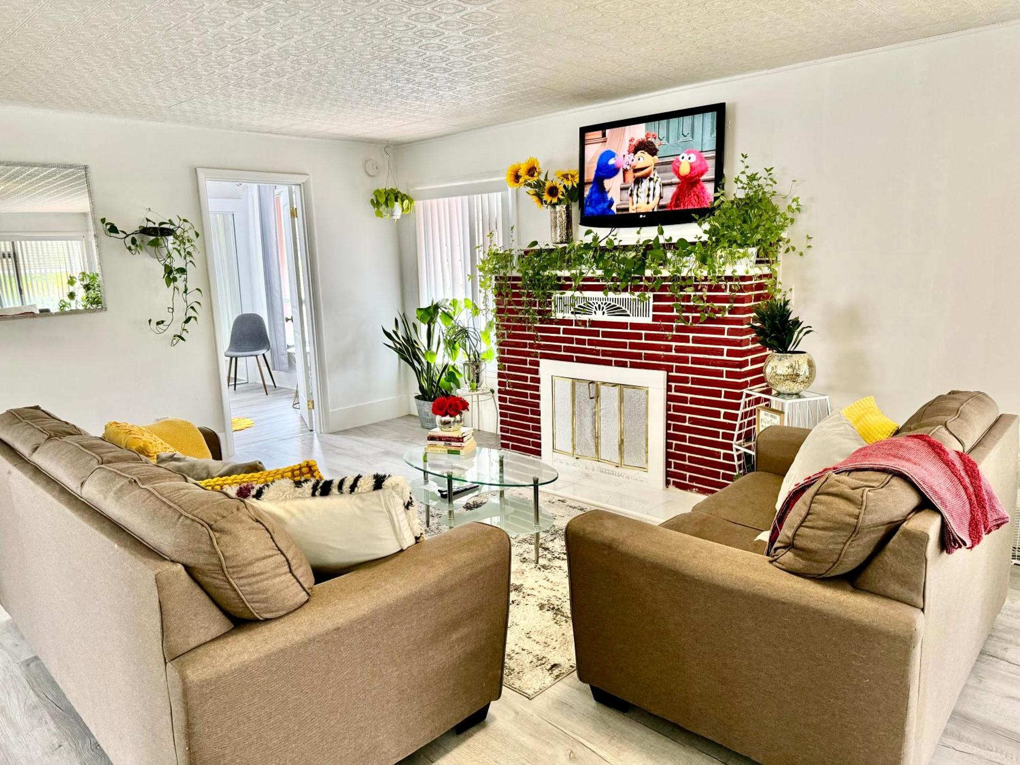 Seattle Home With 2 Bedrooms A King Bed Queen Bed And An Extra Sofa Bed Located 10 Minutes From Seatac Airport And 20 Minutes From Downtown Exterior photo