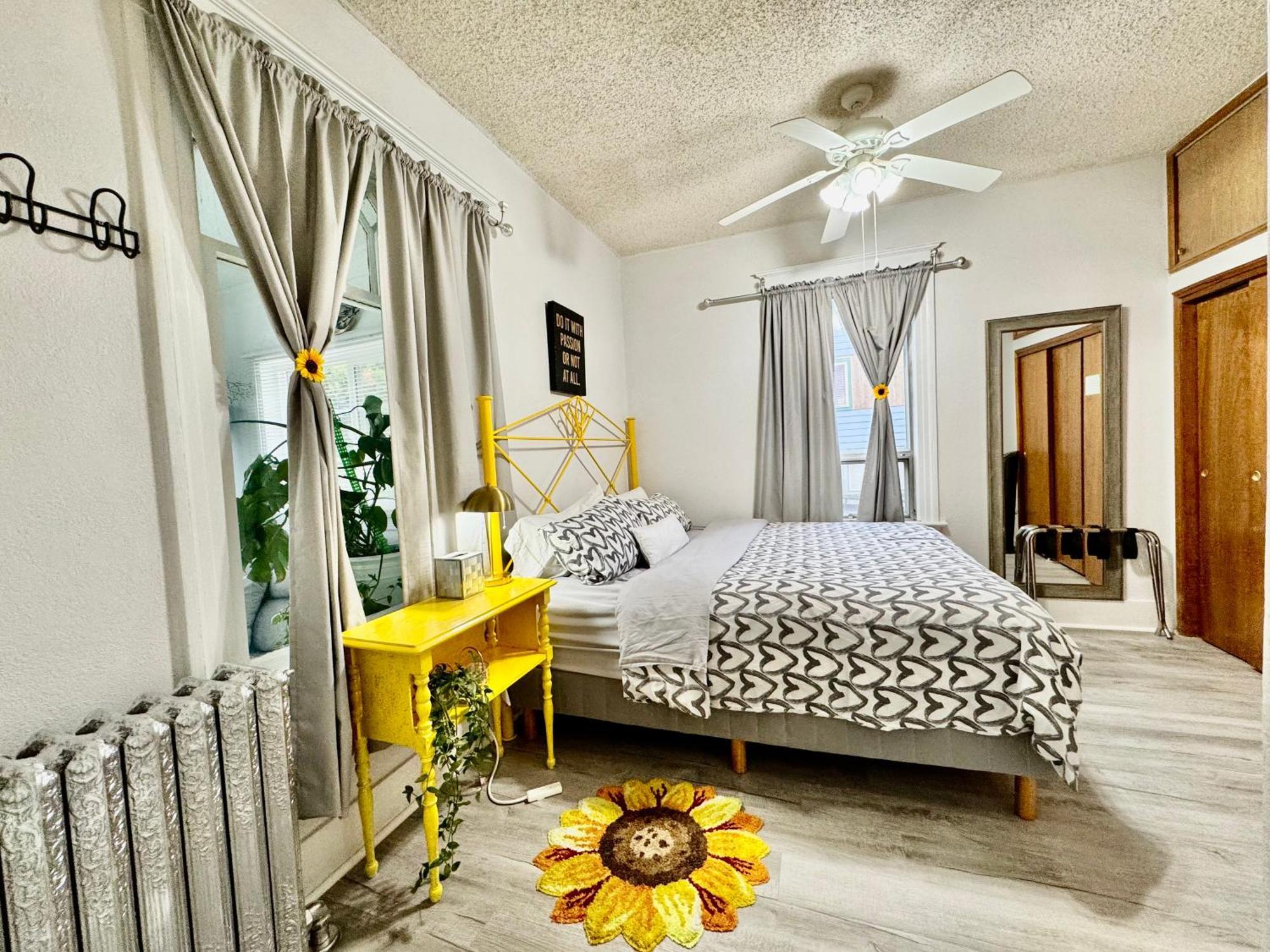 Seattle Home With 2 Bedrooms A King Bed Queen Bed And An Extra Sofa Bed Located 10 Minutes From Seatac Airport And 20 Minutes From Downtown Exterior photo