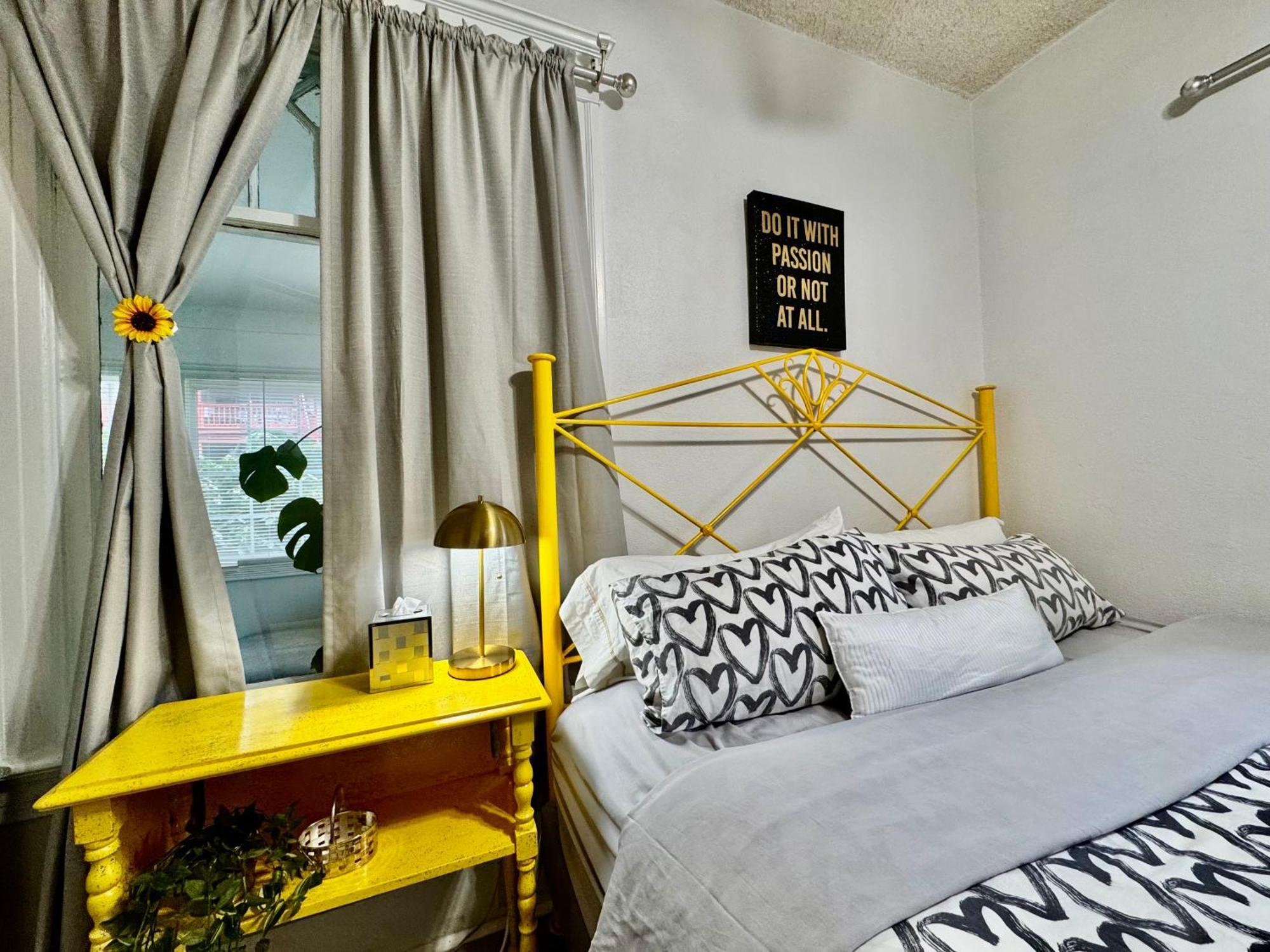 Seattle Home With 2 Bedrooms A King Bed Queen Bed And An Extra Sofa Bed Located 10 Minutes From Seatac Airport And 20 Minutes From Downtown Exterior photo