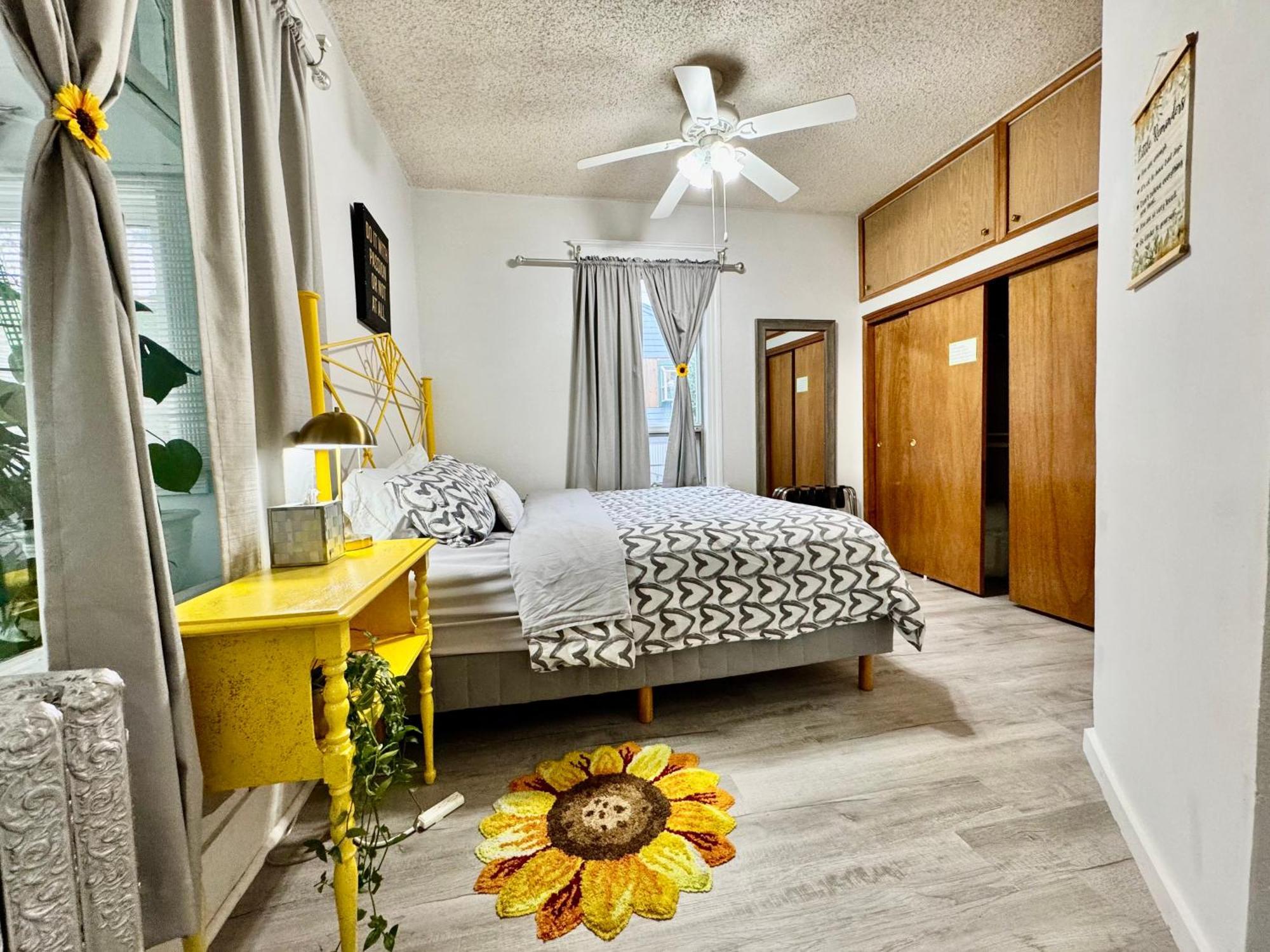 Seattle Home With 2 Bedrooms A King Bed Queen Bed And An Extra Sofa Bed Located 10 Minutes From Seatac Airport And 20 Minutes From Downtown Exterior photo